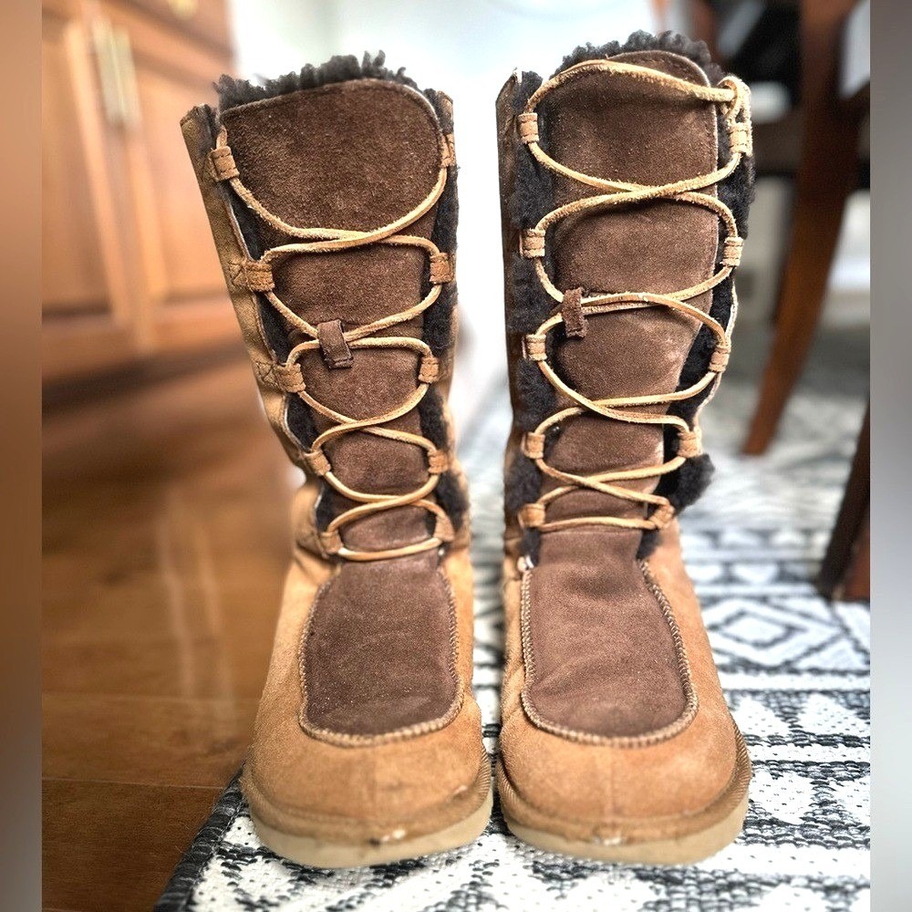 UGG Australia Tall Lace Up Sheepskin Boots Chestnut Suede Women's 5‎